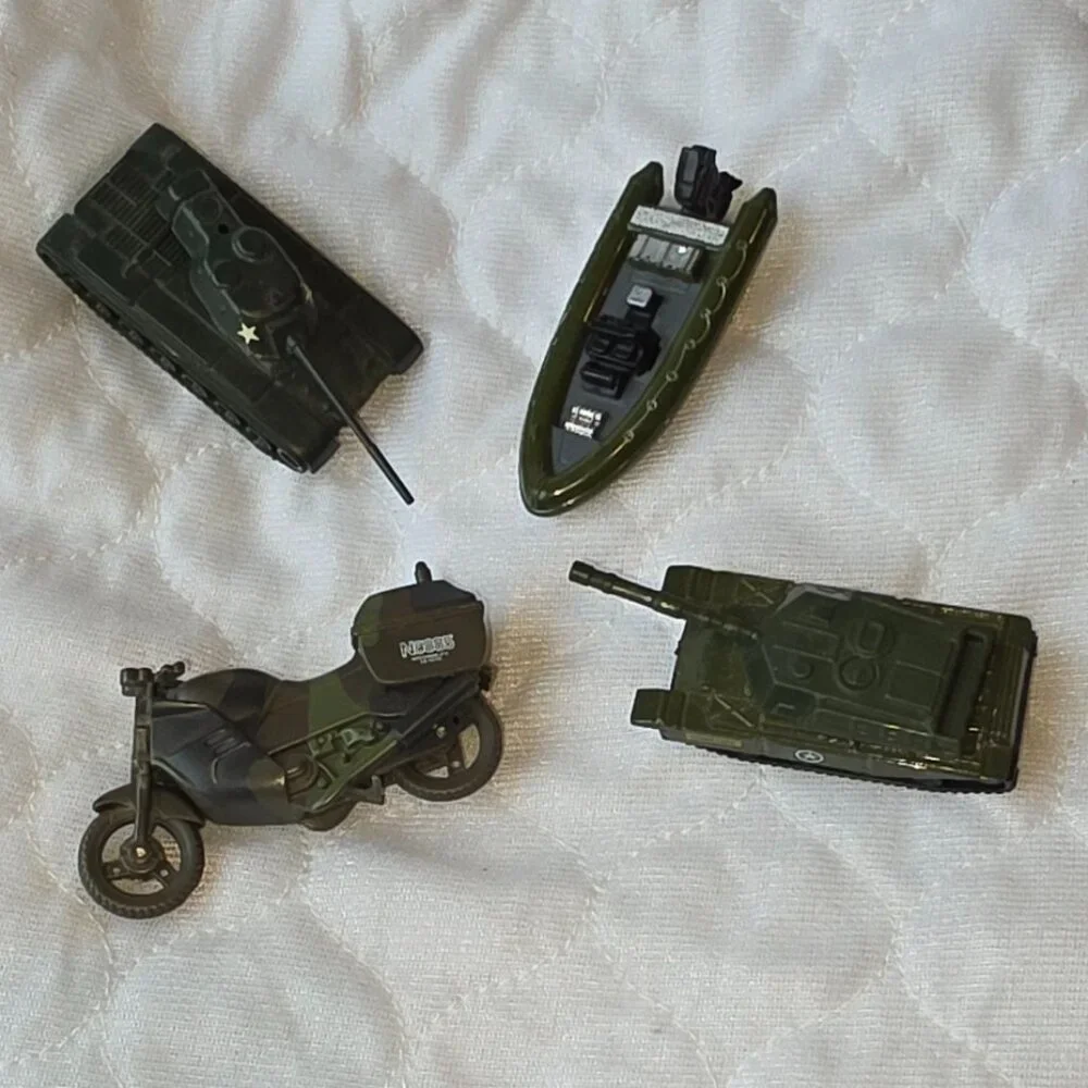 Military Vehicle Action Figure Toys Motorcycle Tanks Boat Lot of 4